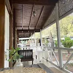Angels Garden מלון